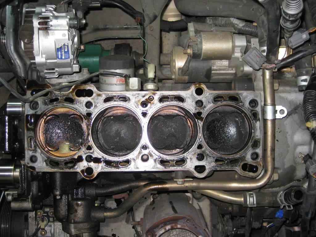 Клапана мазда 3 1.6. Mazda Fe капиталка. Масложор Мазда. Поршень 5 клапанов. Mazda Axela 2004 клапан в двигателе.